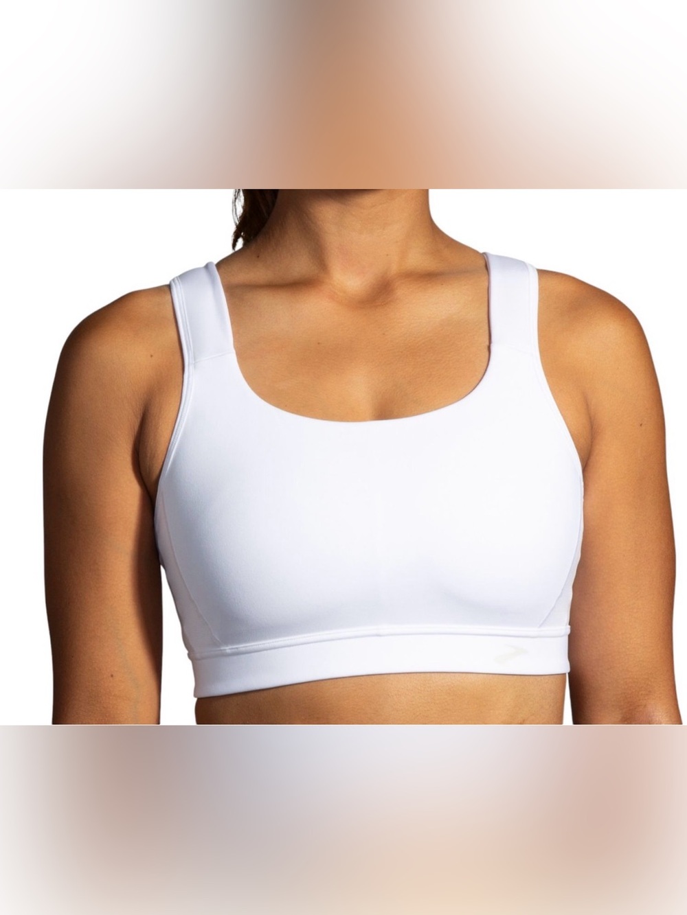 Brooks Women’s Convertible 2.0 Sports Bra in White. Size 40F